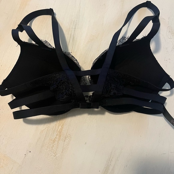 Victoria’s Secret 32C Black Lace Strappy Side Front Closure Push Up Bra - Picture 3 of 5
